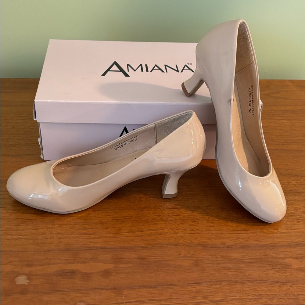 Women’s Amiana Nude Patent Heels Size 7